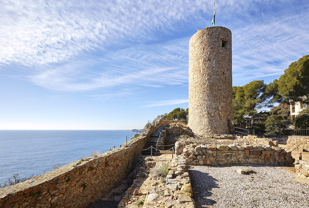 Visita guiada al Castell de Sant Joan i Camí de Ronda sud (ES)