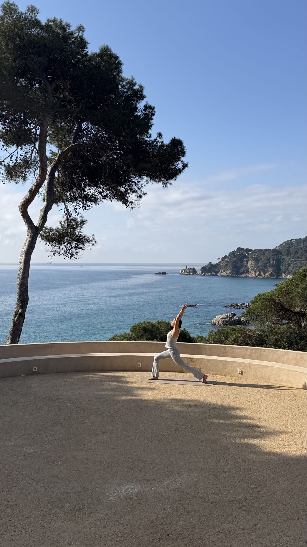 Ioga als Jardins de Santa Clotilde (CA,ES,FR,EN)